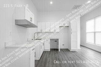 Building Photo - 223 S Park St