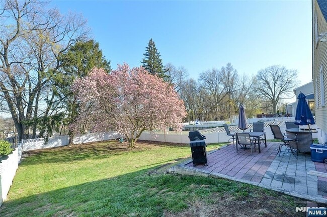 Building Photo - 483 Mt Prospect Ave