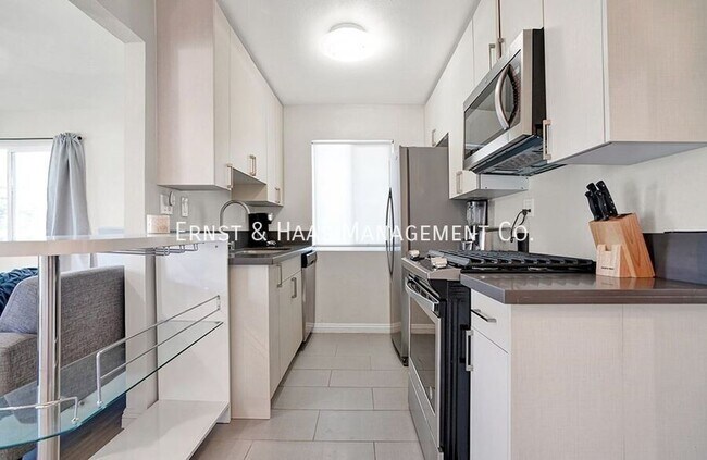 Building Photo - 17071 Oak Ln