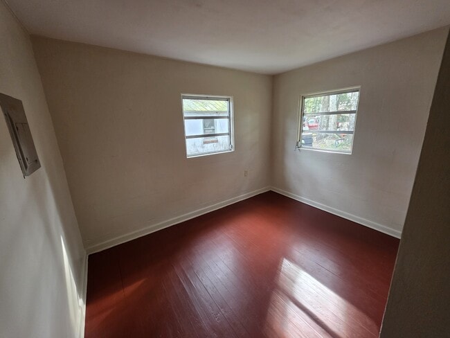 Building Photo - 211 W Main St