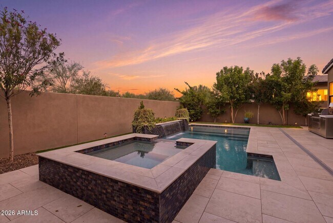 Building Photo - 1118 E Paseo Way
