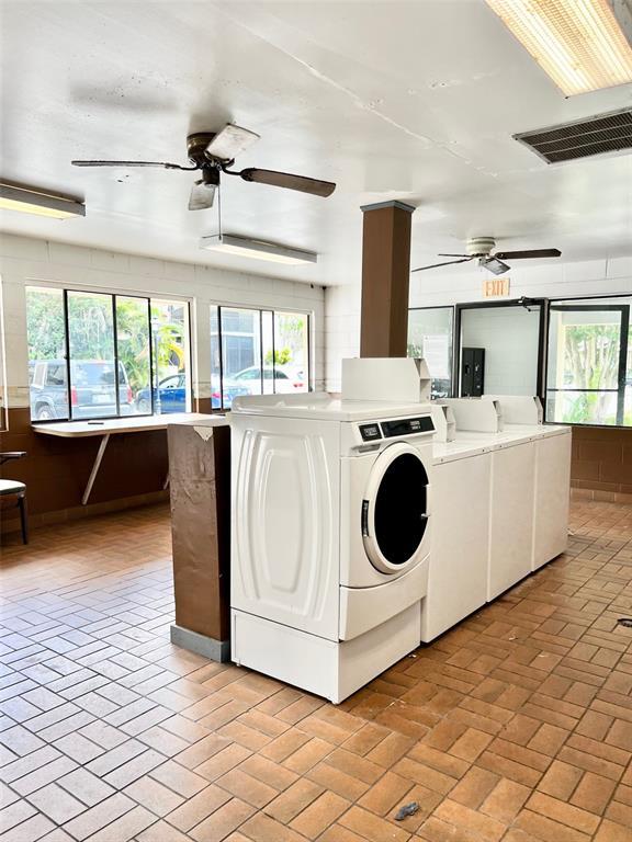 Building Photo - 6065 Village Cir S