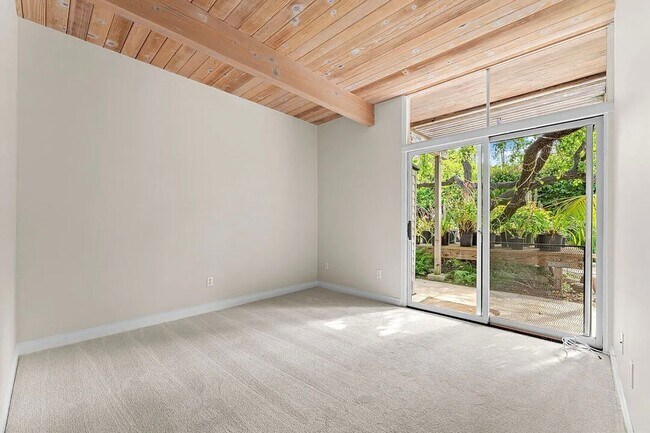 Building Photo - 6241 Frondosa Dr