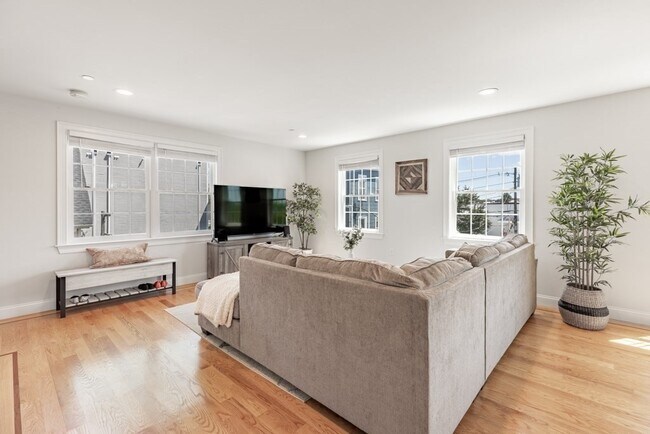 Building Photo - 10 Allen Ct