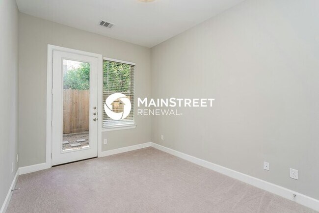 Building Photo - 3 Bedroom Pet-Friendly Home in Houston, TX with Main Street Renewal