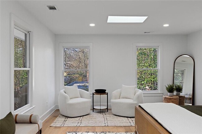 Building Photo - 1275 The by Way NE