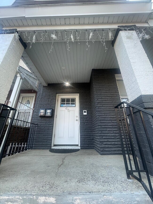 Building Photo - 45 Sheffield St