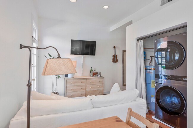 Building Photo - Kalorama Apartment – Renovated One-Bedroom with Private Balcony
