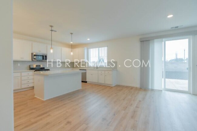 Building Photo - Charming 4-Bed, 3-Bath Home in Lathrop’s T...