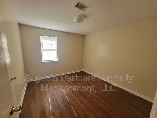 Building Photo - 115 Samarya Ln