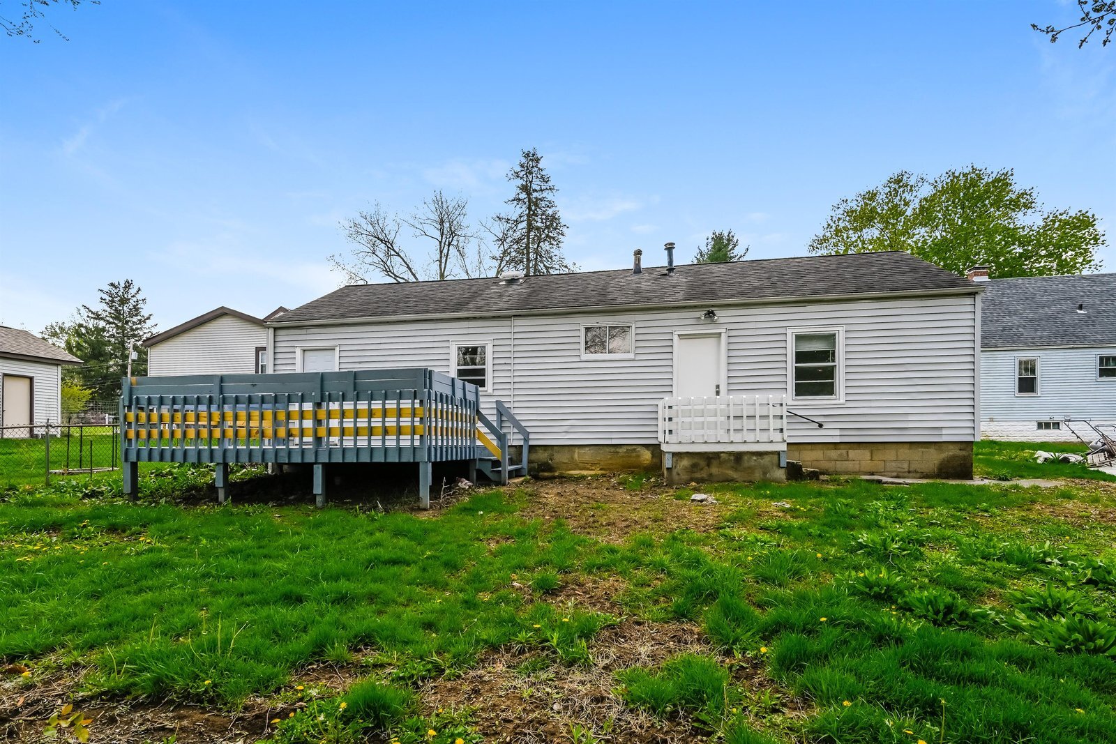 Building Photo - 305 Morton St