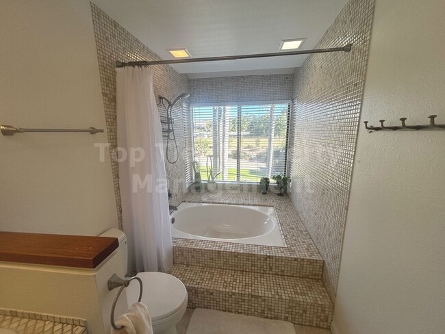 Building Photo - **Beautiful, Fully-Furnished 2 bed / 2.5 bath Townhome in Coastal Carlsbad - Available NOW**