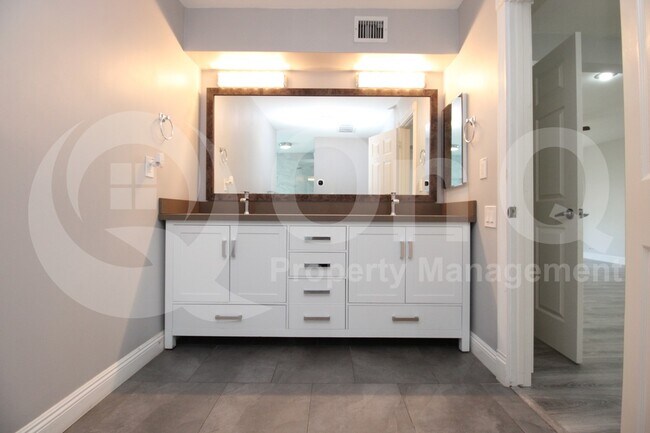 Building Photo - 6149 E Delcoa Ave