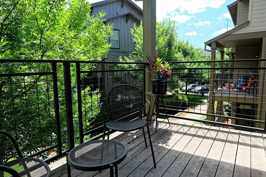 Building Photo - 618 NE Garswood Ln