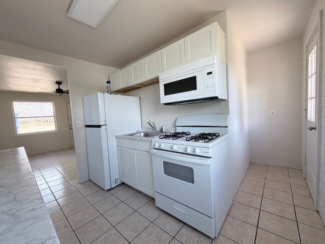 Building Photo - NEWLY REMODELED 2BR/1BA 610 sq.ft. rental in Bisbee, AZ