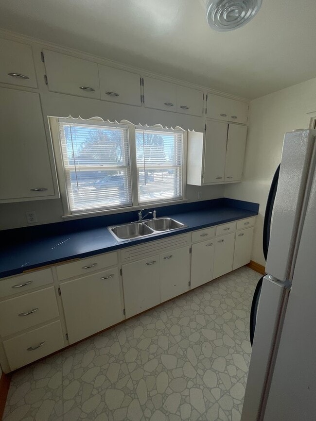Building Photo - 2 Bedroom Home