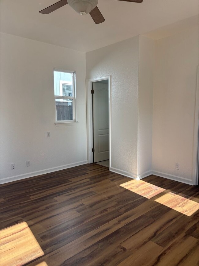 Building Photo - rh2643bussdr