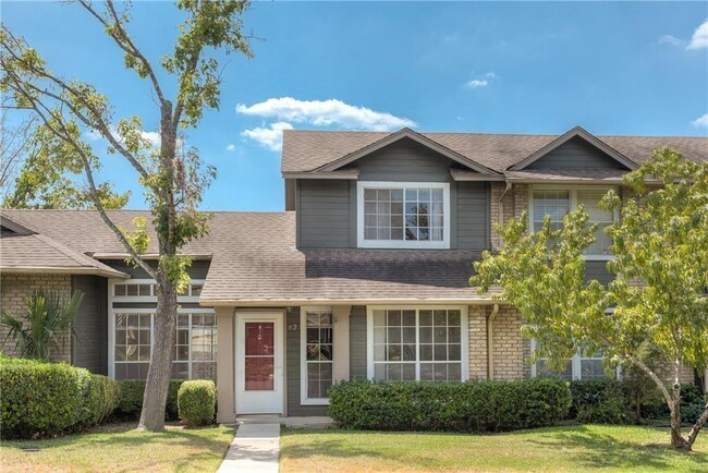 Primary Photo - 1015 E Yager Ln