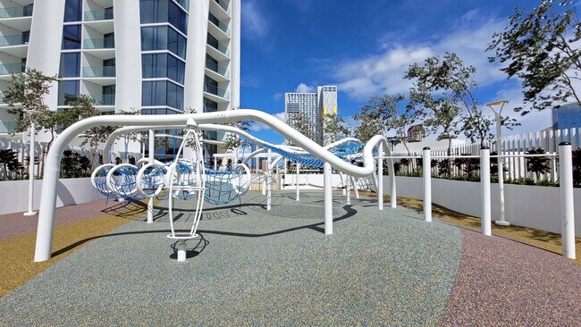 Building Photo - 1000 Auahi St
