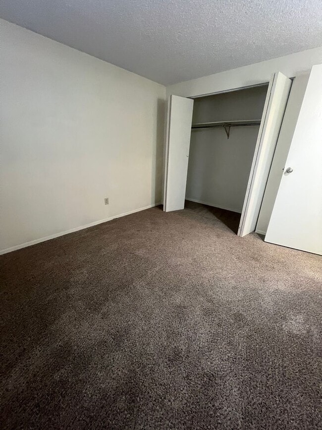 Building Photo - 423 E Dunn St