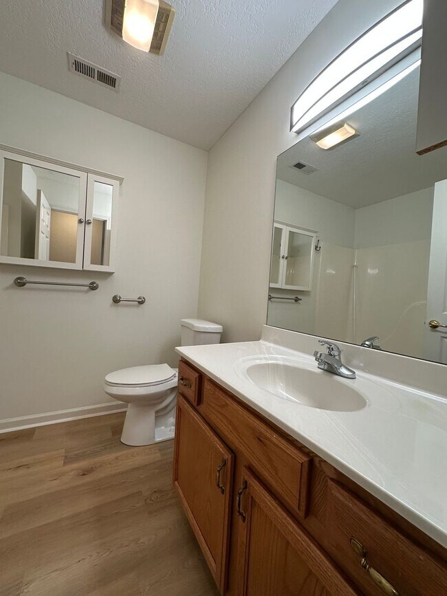 Building Photo - 2 Bedroom / 1 Bath Home Kingsport TN