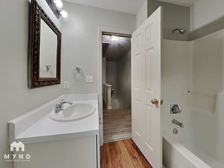 Building Photo - 1808 Crag Burn Ln