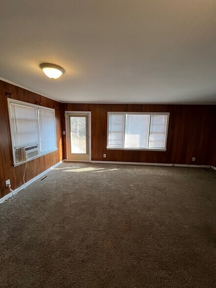 Building Photo - 1808 Sussex Dr