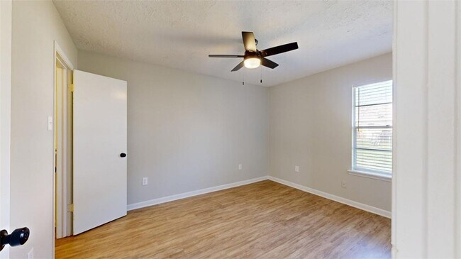 Building Photo - 1443 Hawk Tree Dr