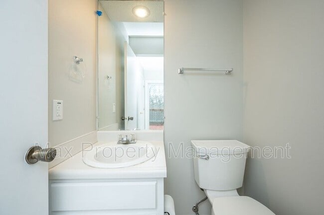 Building Photo - 6943 Brookview Dr