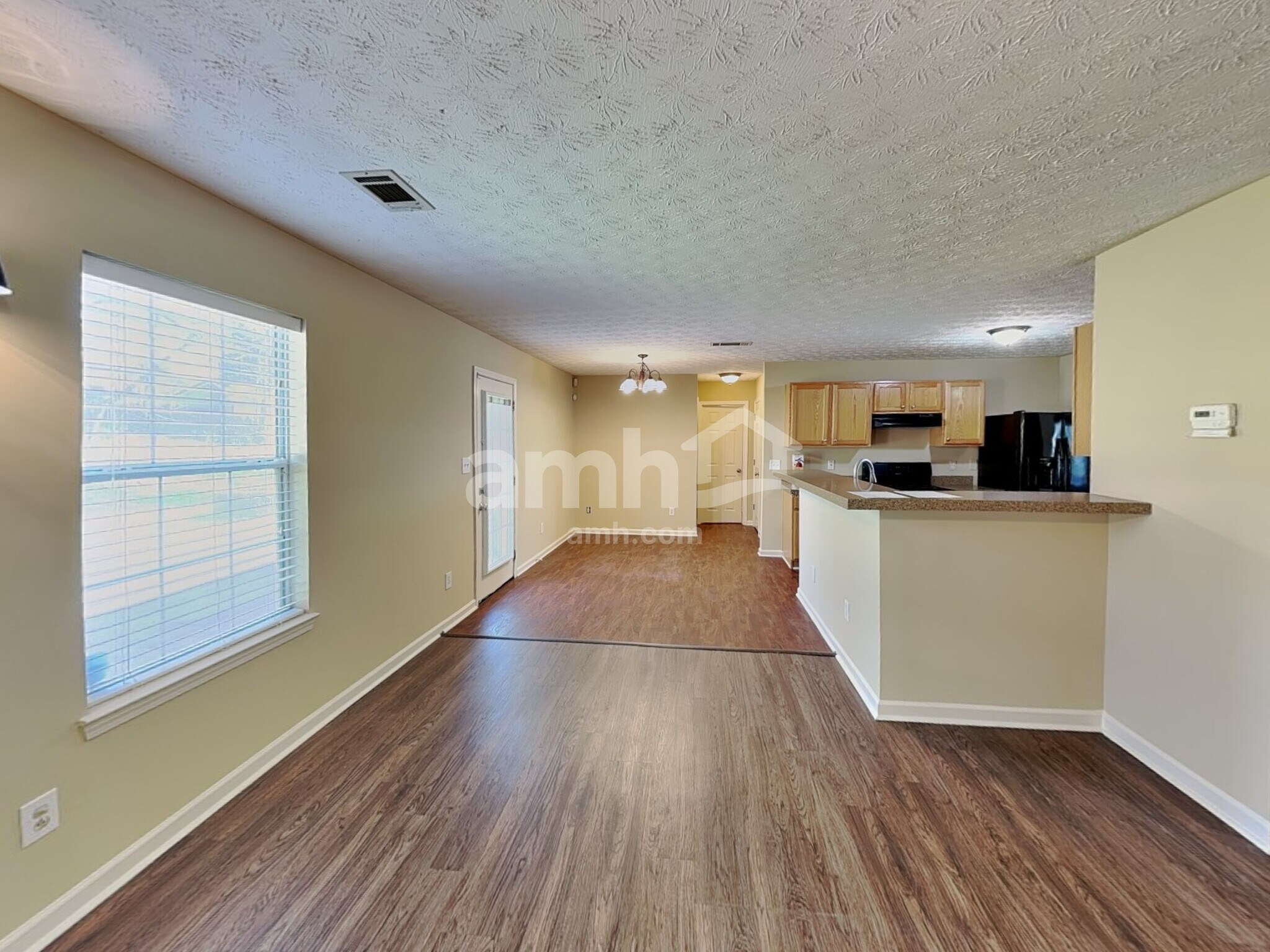 Building Photo - 2207 Lazy Days Rd