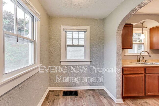 Building Photo - 5244 E 10th St