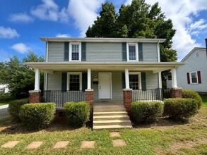Building Photo - Three bedroom, 2.5 bath house in Graham