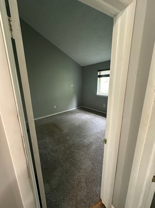 Building Photo - 105 View Ct