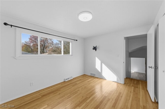 Building Photo - 6677 Crenshaw Dr