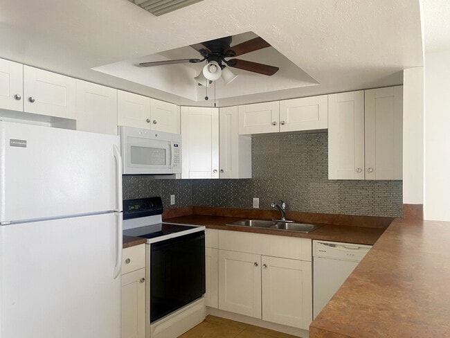 Building Photo - 1104 SE 8th St