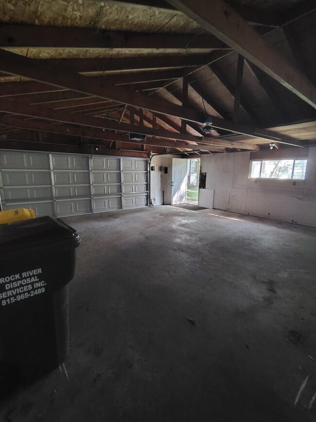 Building Photo - 2928 Ridgeway Ave