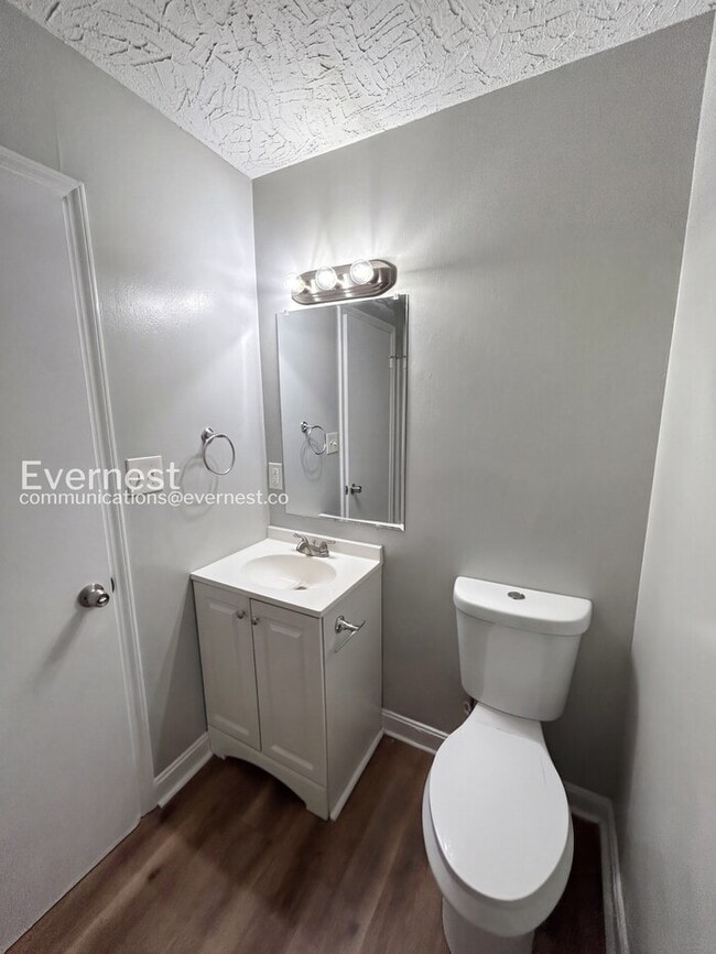 Building Photo - 907 Newcastle Rd