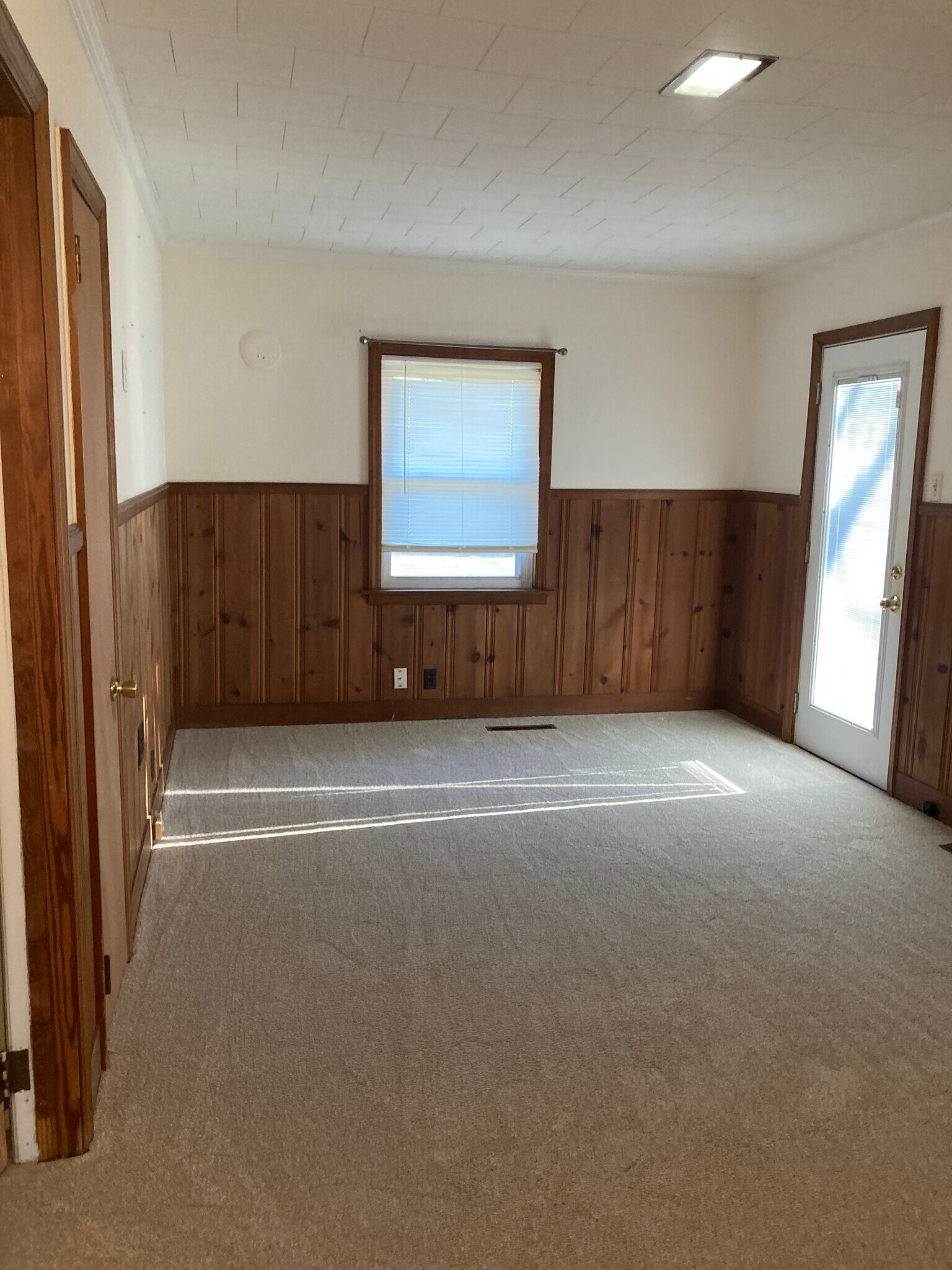 Office with exterior entrance - 2227 Wildcat Creek Rd