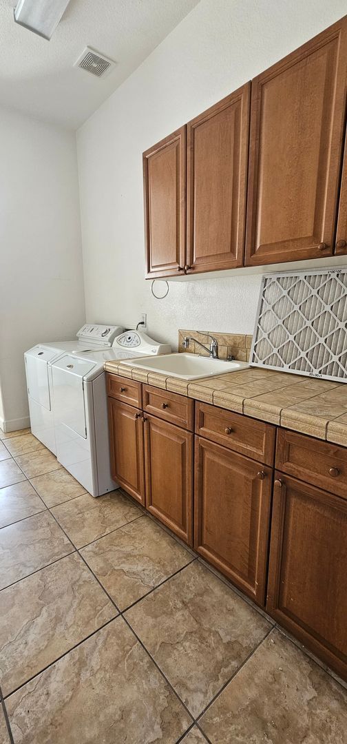 Building Photo - 5 Bed 4 bath 3 car garage Southwest Vistas FOR RENT