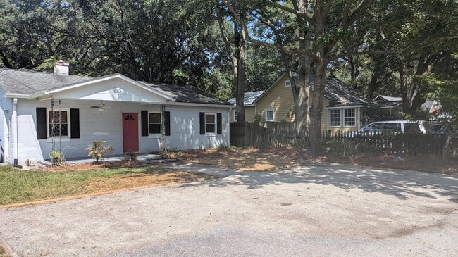 Building Photo - 1620 Jessamine Rd
