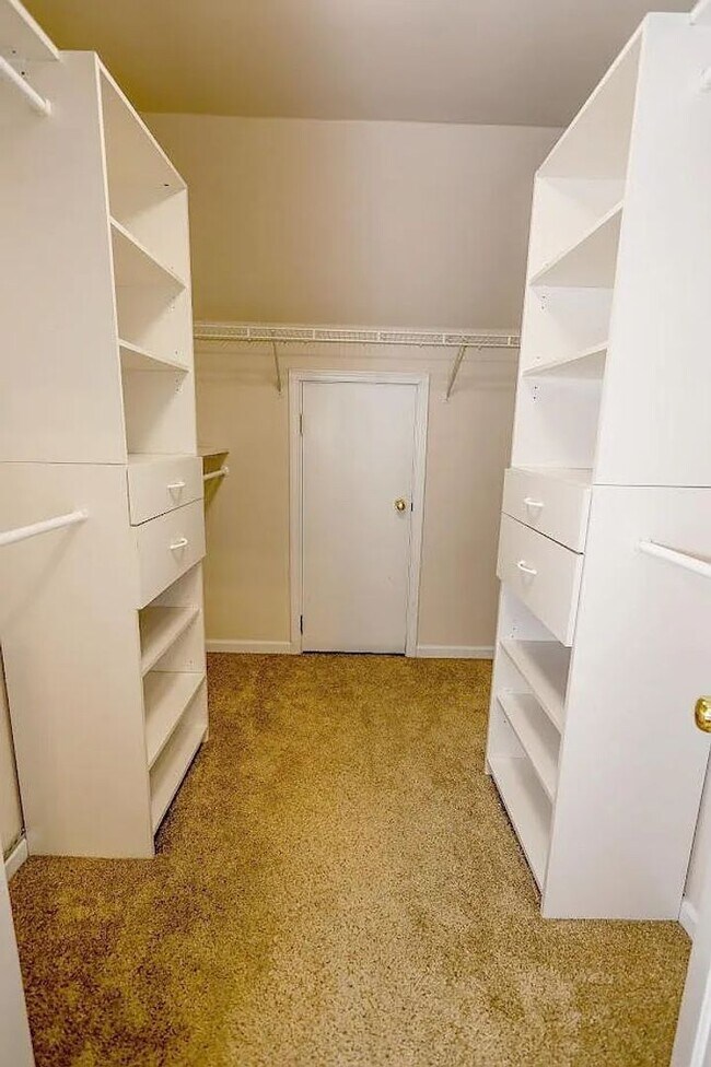 Building Photo - Spacious home located in the beautiful and well-established community of Magnolia Bluff in Lake C...