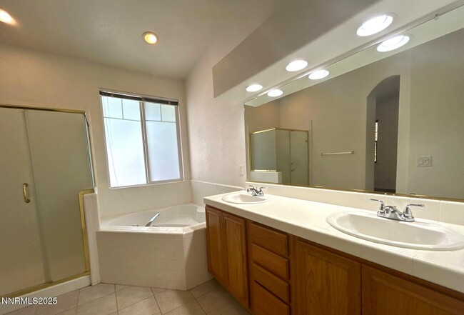 Building Photo - 2662 Pride Dr