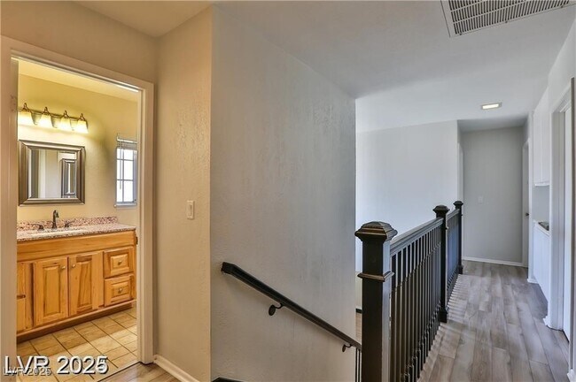 Building Photo - 722 Barrie Ct