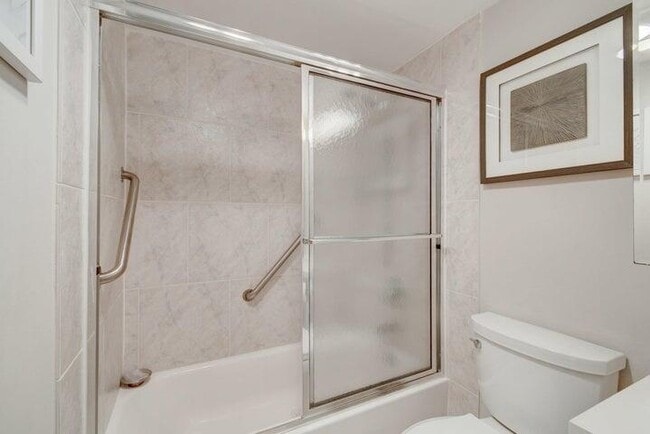 Building Photo - 3221 S Ocean Blvd