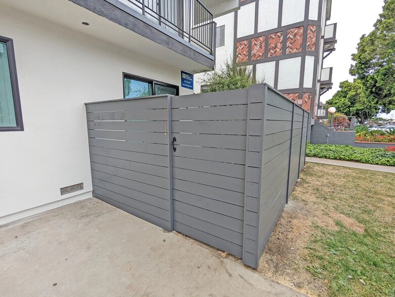 Building Photo - 12716 Venice Blvd.