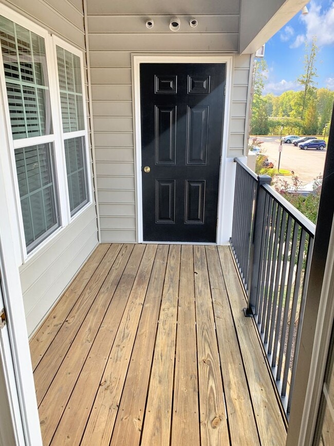 Building Photo - Beautiful & Spacious 2 Bedroom, 2 Bathroom...