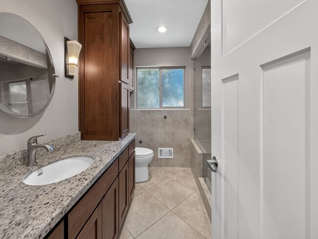 Building Photo - Gorgeous Single Level Home with Pool in Alamo Available Now!