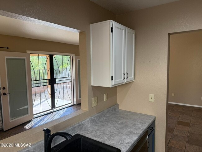 Building Photo - 3002 W Country Ranch Dr