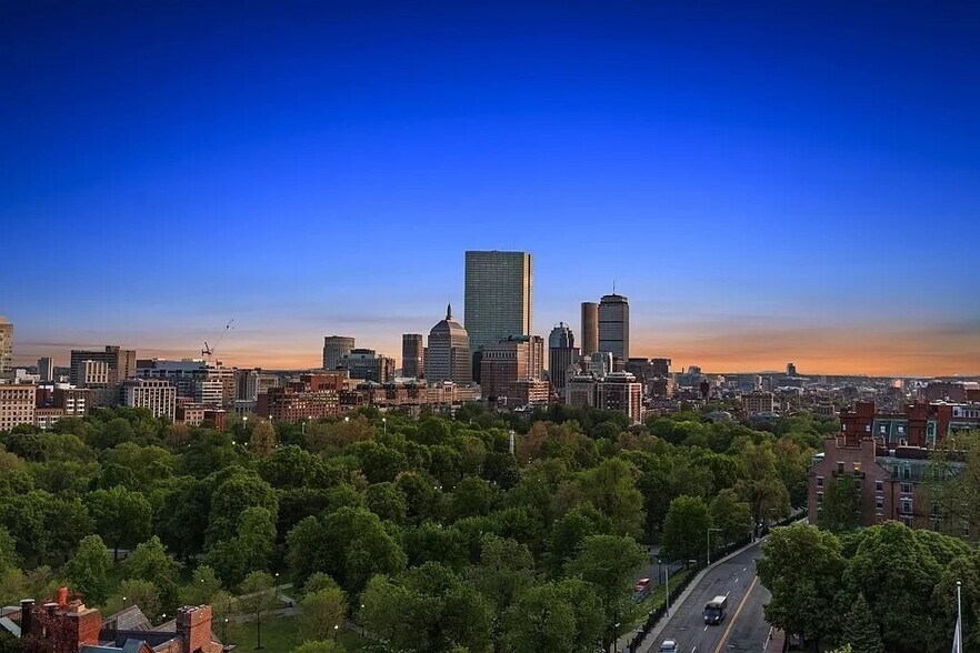 Building Photo - 21 Beacon St