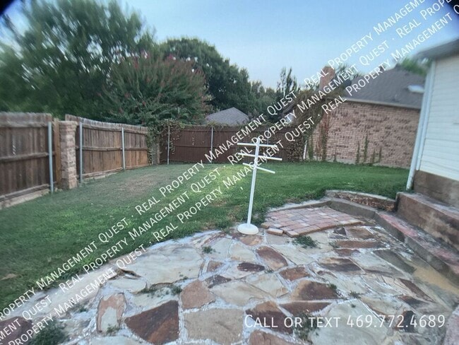 Building Photo - 3433 Country Club Dr